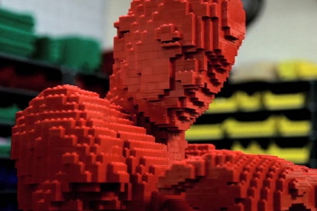The Hundreds 造訪 LEGO 藝術家 Nathan Sawaya 洛杉磯工作室