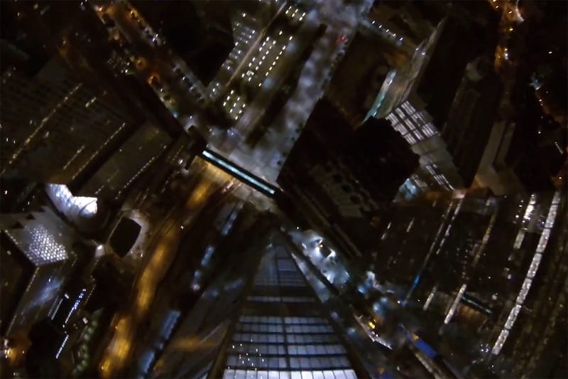 極限運動團體 B.A.S.E. 挑戰美國世貿中心低空跳傘