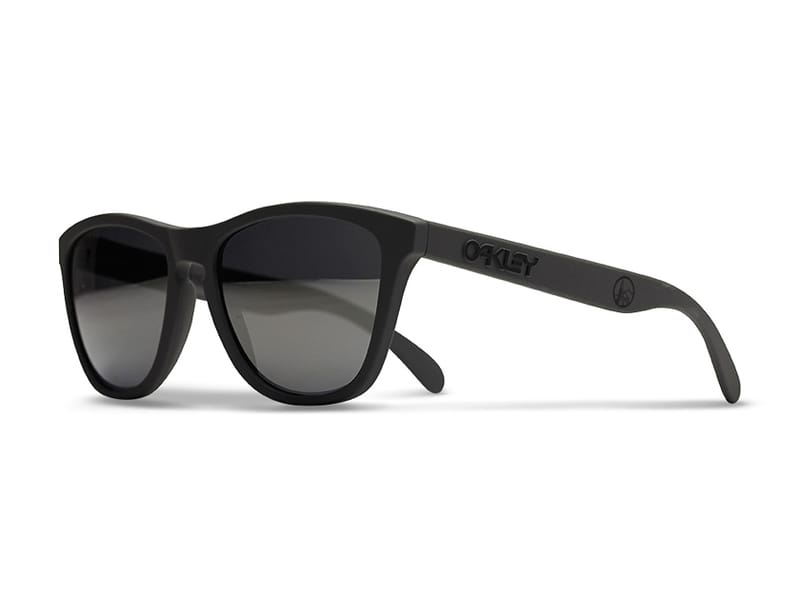 fragment design x Oakley「Buena Vista」Frogskins 聯名太陽眼鏡