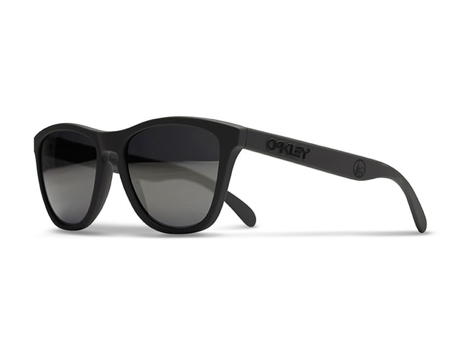 fragment design x Oakley「Buena Vista」Frogskins 聯名太陽眼鏡