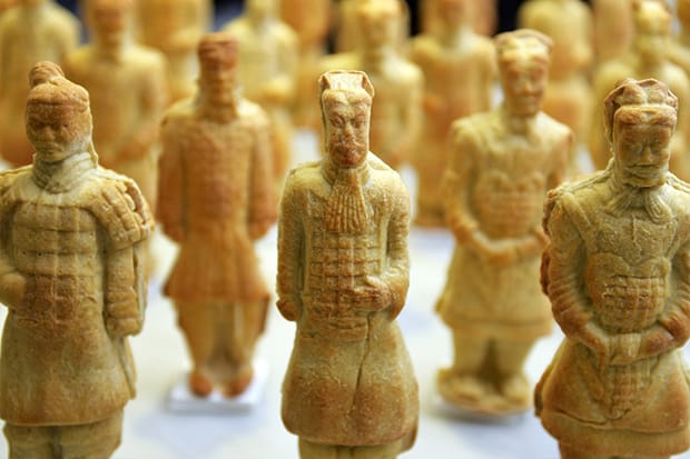 Annabel de Vetten 使用披薩麵團打造兵馬俑雕塑