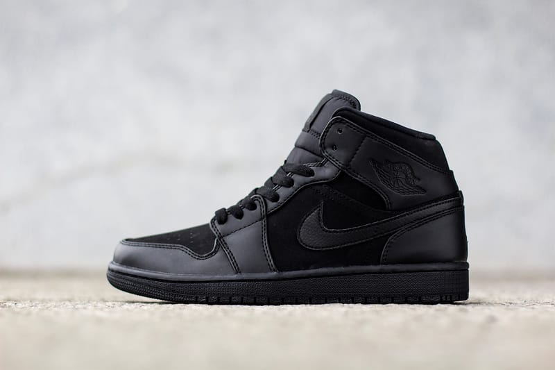 Air Jordan 1 Mid 全黑配色設計「Triple Black」