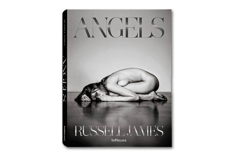 Victoria’s Secret 超模為 Russell James 攝影新書《ANGELS》裸身出鏡