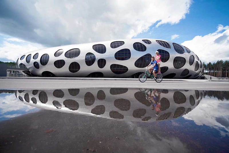 OFIS Architects 於鮑里索夫打造足球場