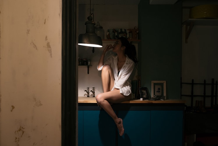 THROUGH THE LENS: 攝影師 Shun Okada