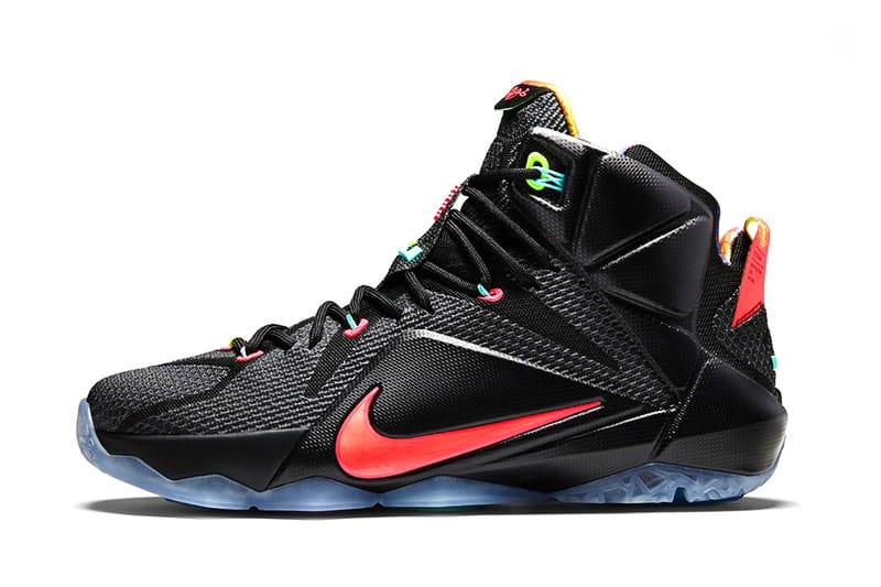 Nike LeBron 12「Data」配色