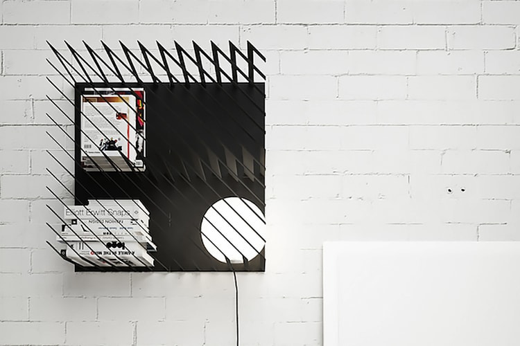 Line Studio 打造「Hash」條紋書架