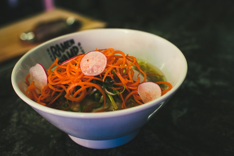 跟隨 The Hundreds 造訪洛杉磯拉麵館 Ramen Champ