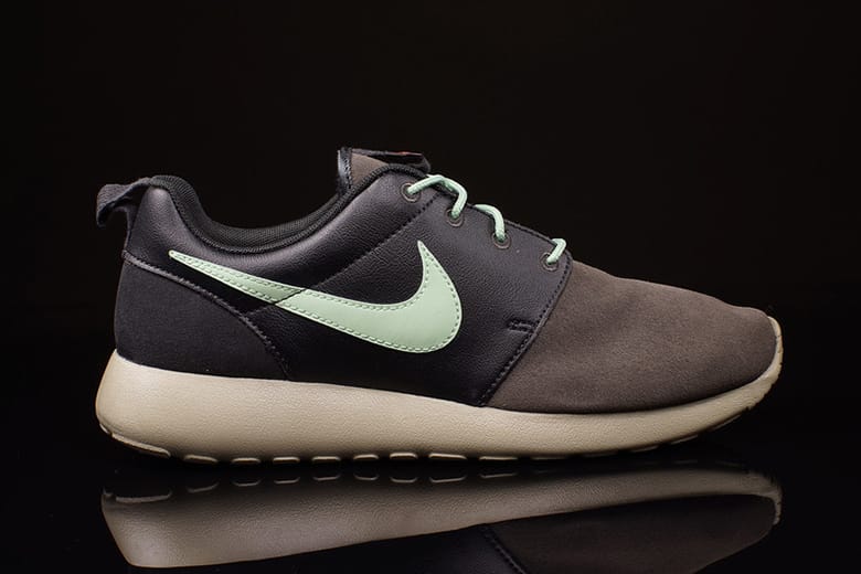 Nike Roshe Run 全新配色設計「Midnight Fog」