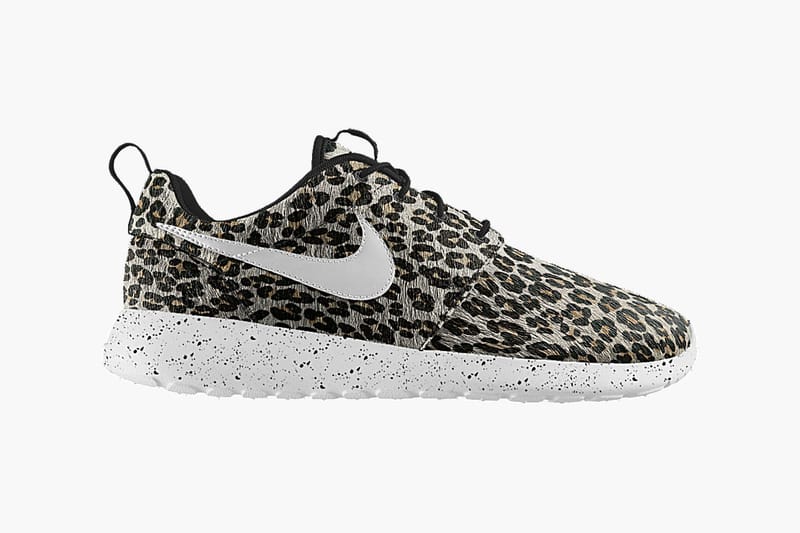 animal print roshe run