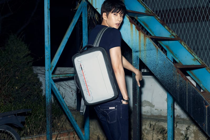 朴海鎮身穿 Calvin Klein Jeans 2015 春夏系列登上韓國版《GQ》雜誌