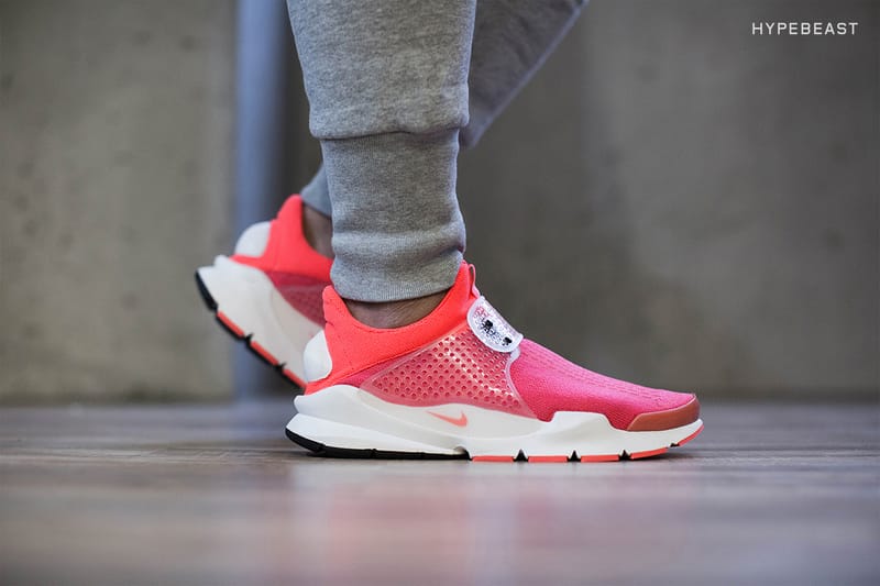 近賞 Nike Sock Dart SP 亮粉配色