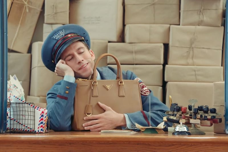 Prada 打造「The Postman Dreams」系列時尚短片