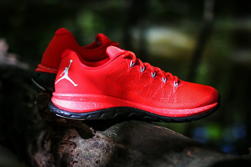 Jordan Flight Runner 2「Infrared 23」配色