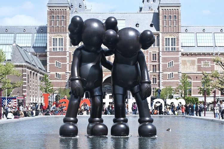 KAWS「Along The Way」雕塑 @ ArtZuid 2015