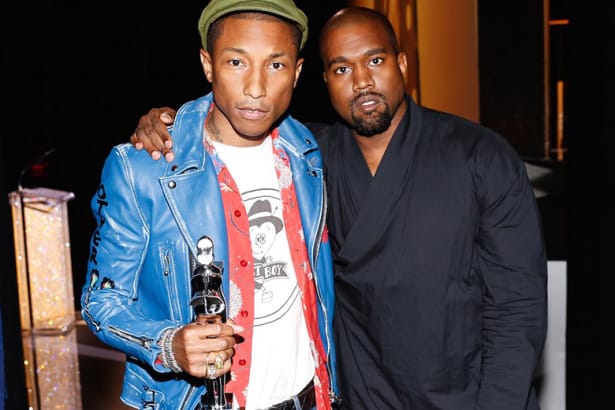 Kanye West 為 Pharrell Williams 頒發 2015 CFDA Fashion Icon 大獎