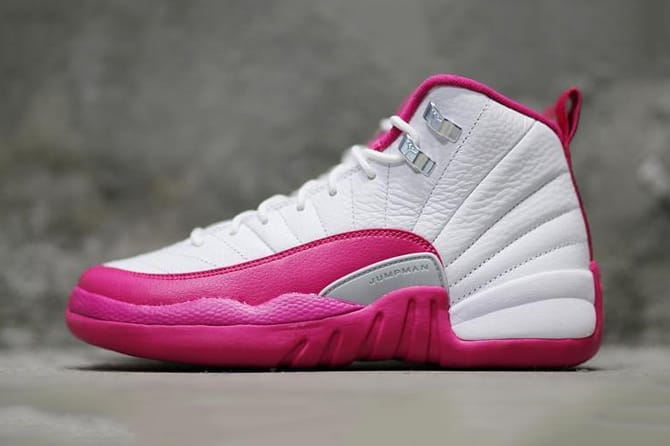 Air Jordan 12「Valentine’s Day」女鞋配色