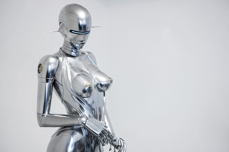 情慾機械藝術大師空山基－個人展覽正式展開