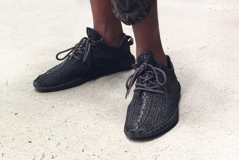 新版 Yeezy Boost 350「Pirate Black」全黑配色細節披露