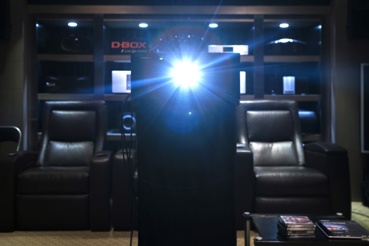 Sony 推出旗艦級 4K HDR 家庭影院投影機