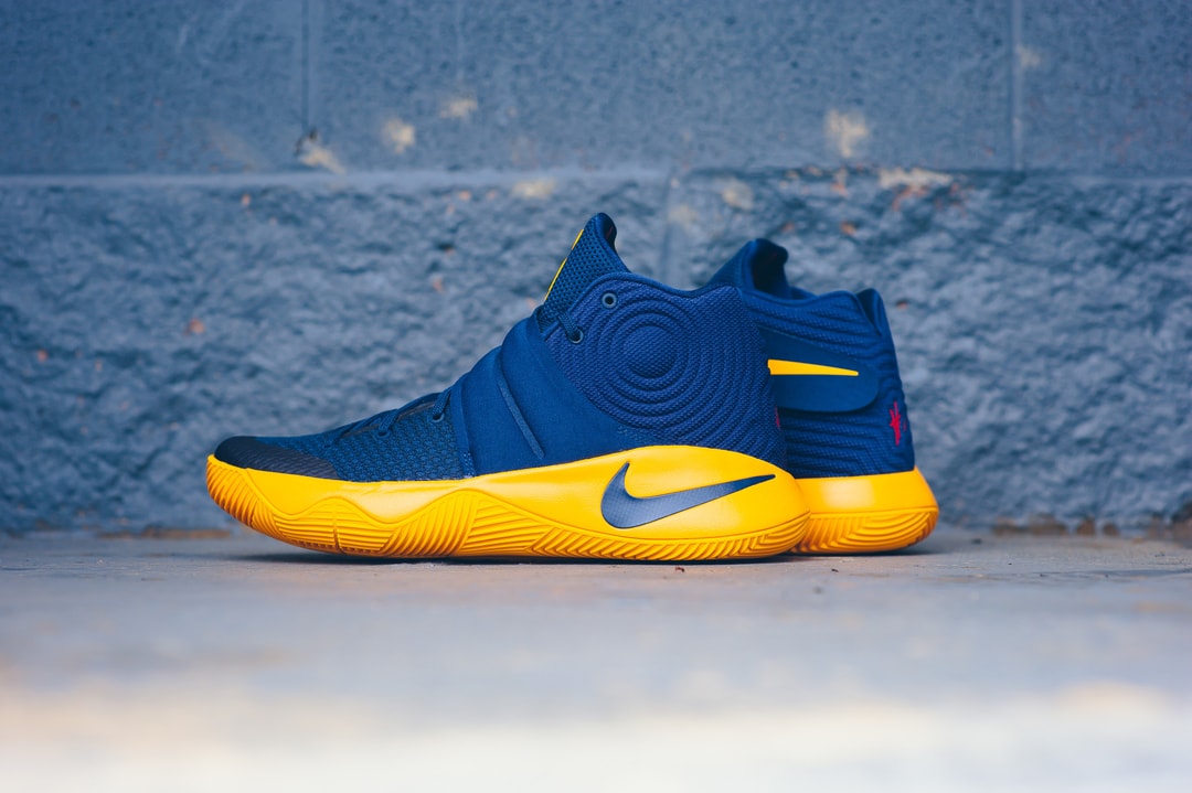 Nike Kyrie 2「Cavs」配色释出| Hypebeast