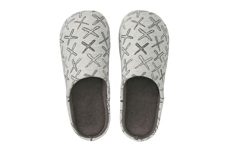 家居拖鞋款式首登場！KAWS x Uniqlo 聯名 UT 系列將再度登陸香港