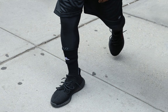 Kanye West 上腳全新 Yeezy Boost 350 現身紐約街頭