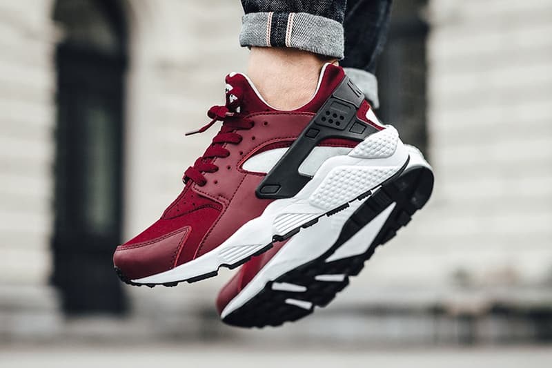 Nike Air Huarache "Team Red"