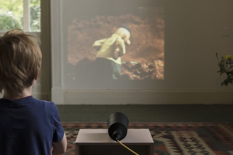 一物二用!「Beam」智能燈泡投影機登場