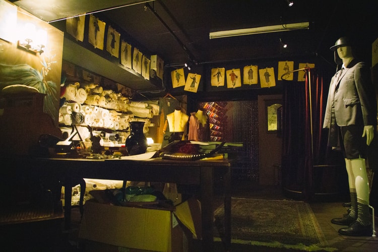 率先走進 JOYCE 時尚秘境「The Golden Needle」三維虛擬實境舞台