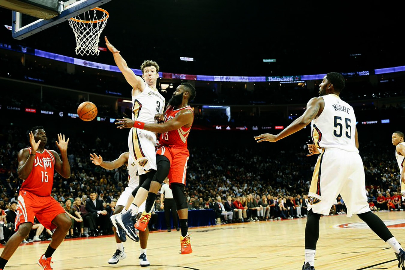 Tissot 與 NBA 合作倒計時顯示板首度亮相 NBA 中國賽