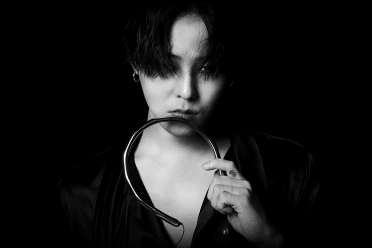 G-Dragon 與 PEACEMINUSONE 推出全新藍牙耳機 SOUNDBAND