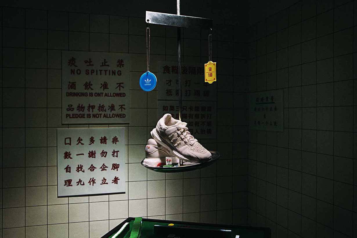 adidas Originals 雞年腳踏雞鞋