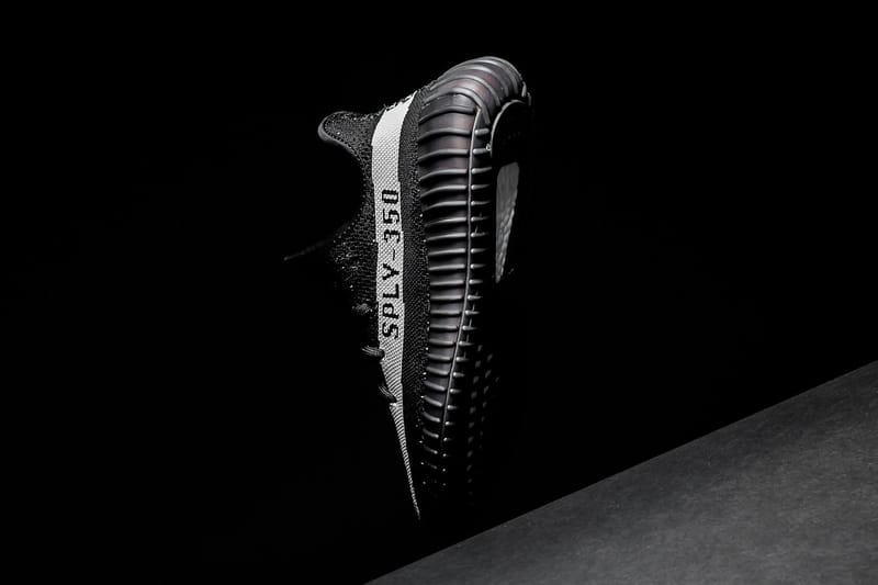 近賞 adidas Originals YEEZY BOOST 350 V2 全新黑白配色