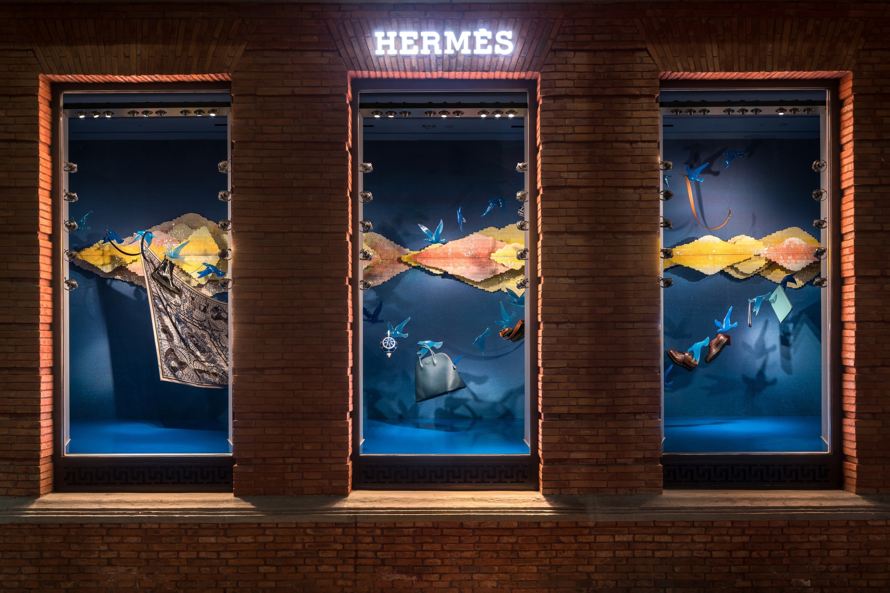 Maison Hermès Shanghai 光影瓷片創作全新櫥窗展示