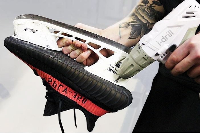 YouTuber NameBran 將 YEEZY BOOST 350 V2 改造成滑冰鞋