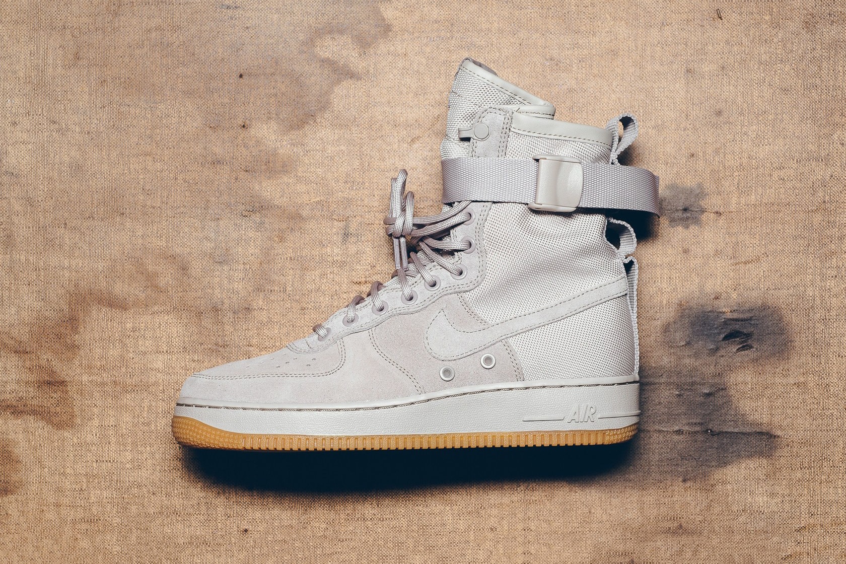Nike Special Field Air Force 1 "String" Closer Look