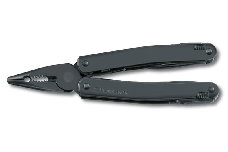 Victorinox「SwissTool」多功能工具推出全新啞黑配色