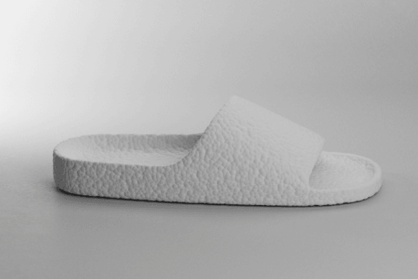 設計師 Oleksandr Shestakovych 打造全 BOOST 概念拖鞋