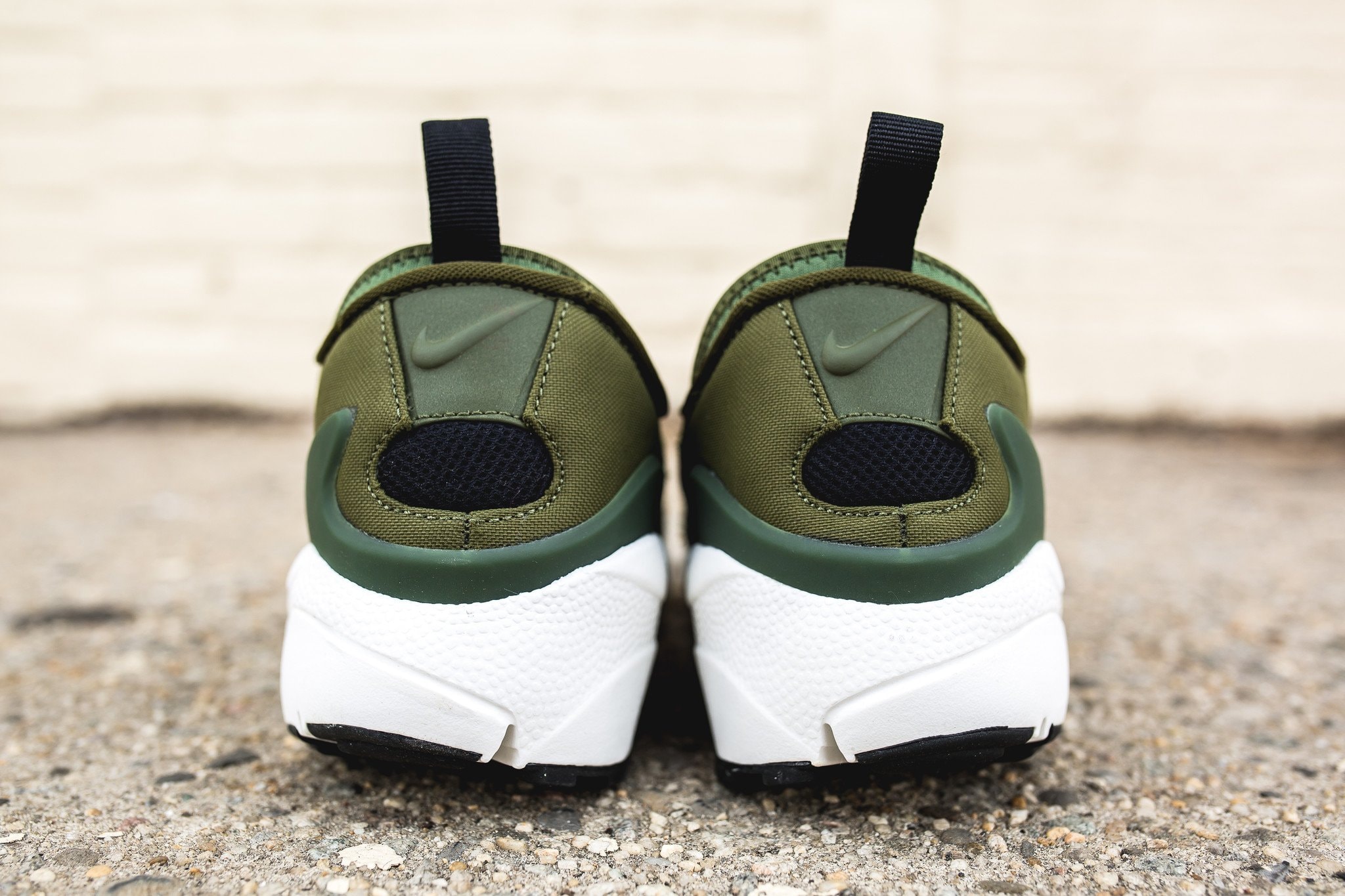 Nike Air Footscape NM 推出全新配色「Legion Green」