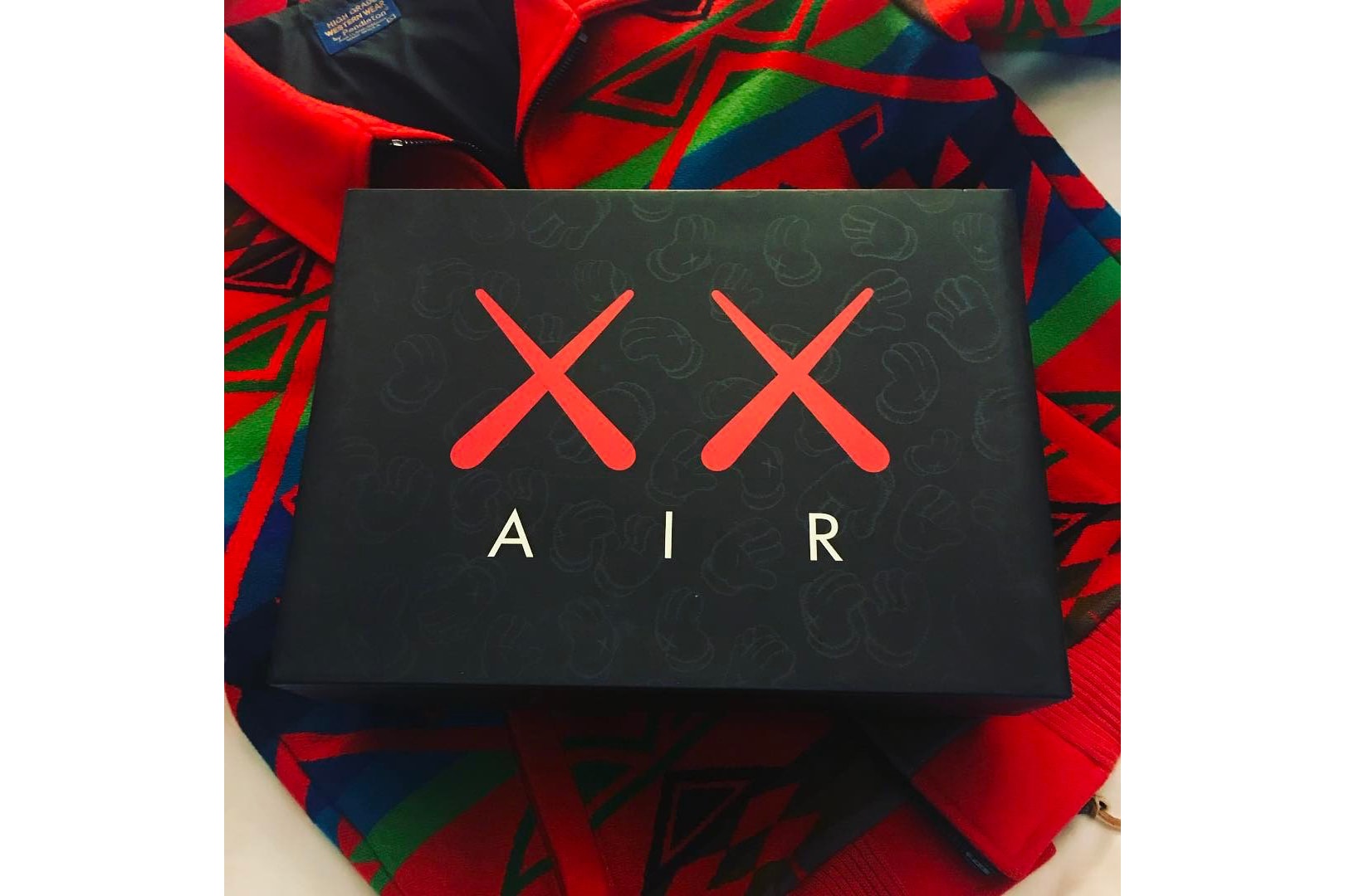 KAWS x Air Jordan 4 Shoe Box