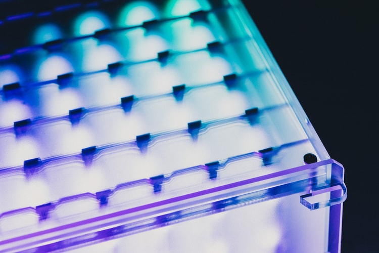 隨節奏變幻色彩-Looking Glass Factory 立方擺設