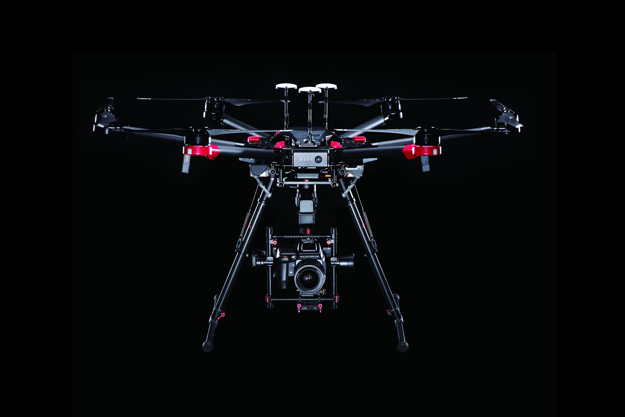 DJI 聯手 Hasselblad 打造全新無人機攝影平台