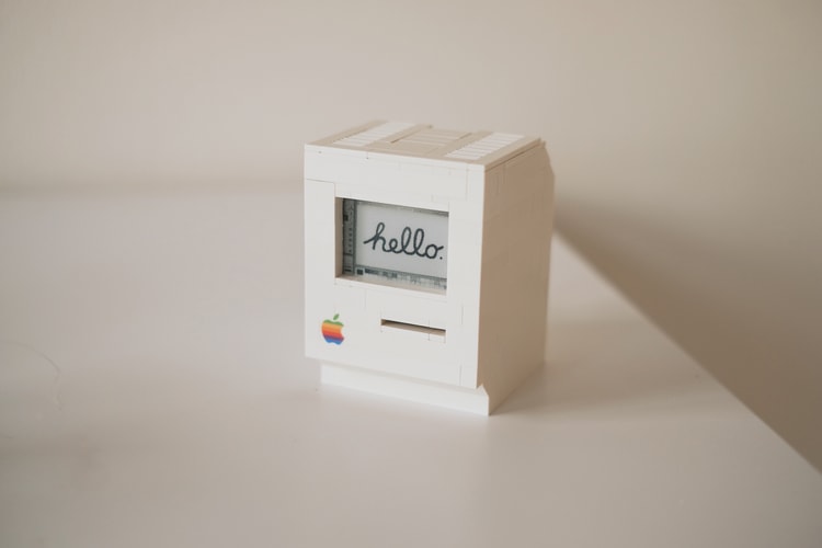工程師製作出配有 e‑paper 螢幕的迷你版 LEGO Macintosh