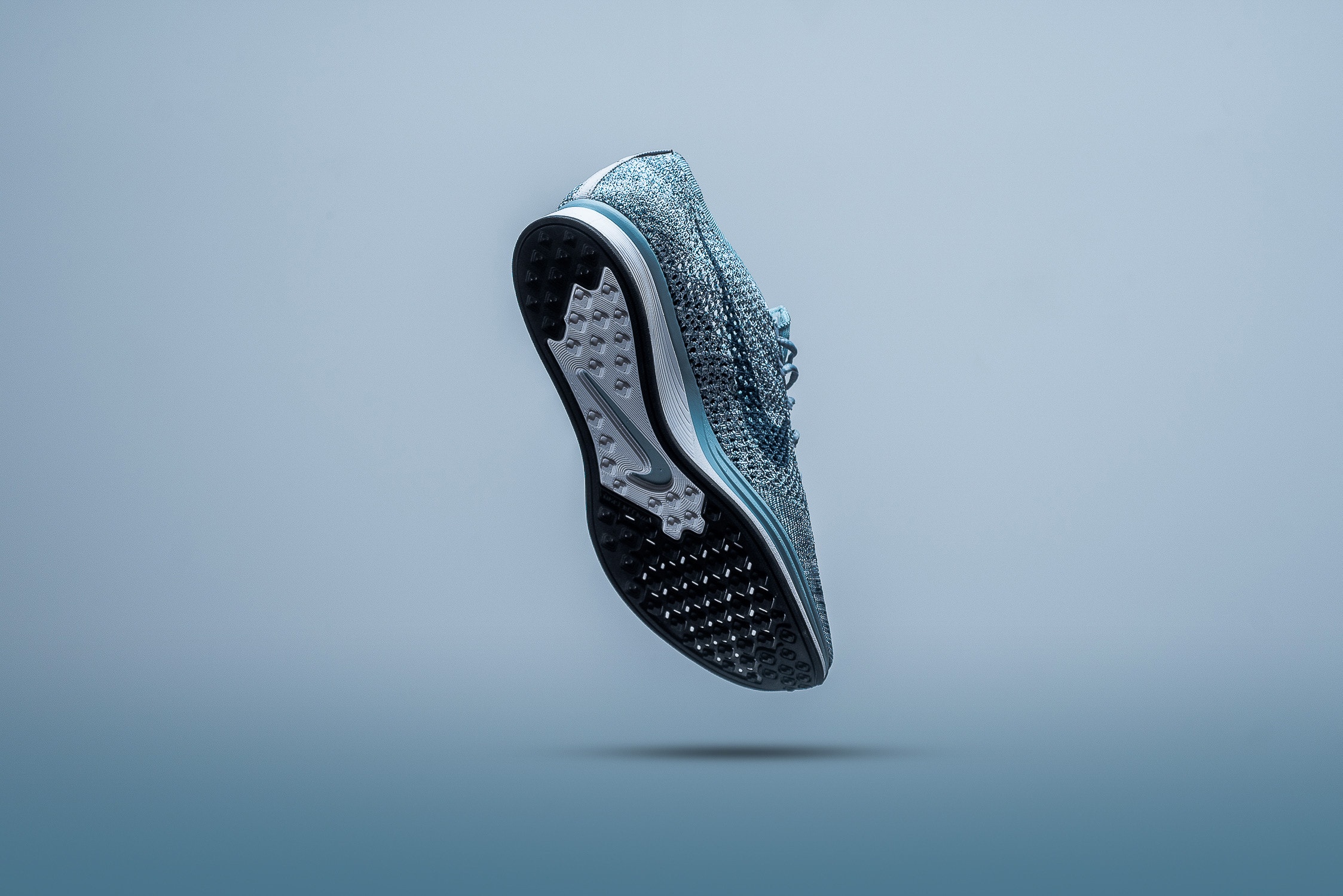 Nike Flyknit Racer 全新配色設計「Mica Blue」