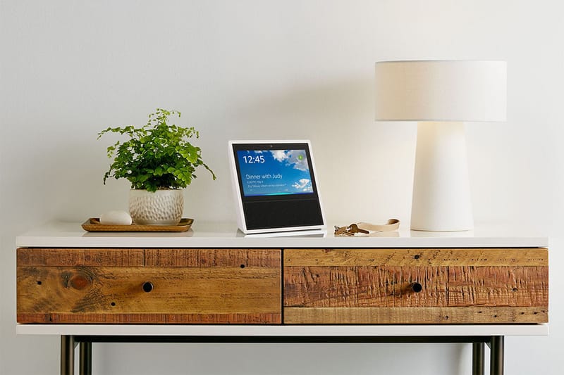 Amazon 推出觸屏智能音箱「Echo Show」