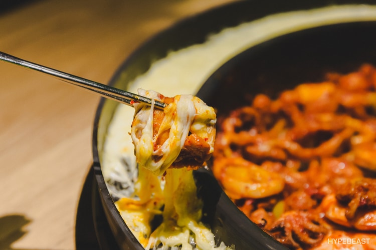 HYPEBEAST Eats... 韓國國民美食鐵板雞專門店「柳氏家」登陸香港