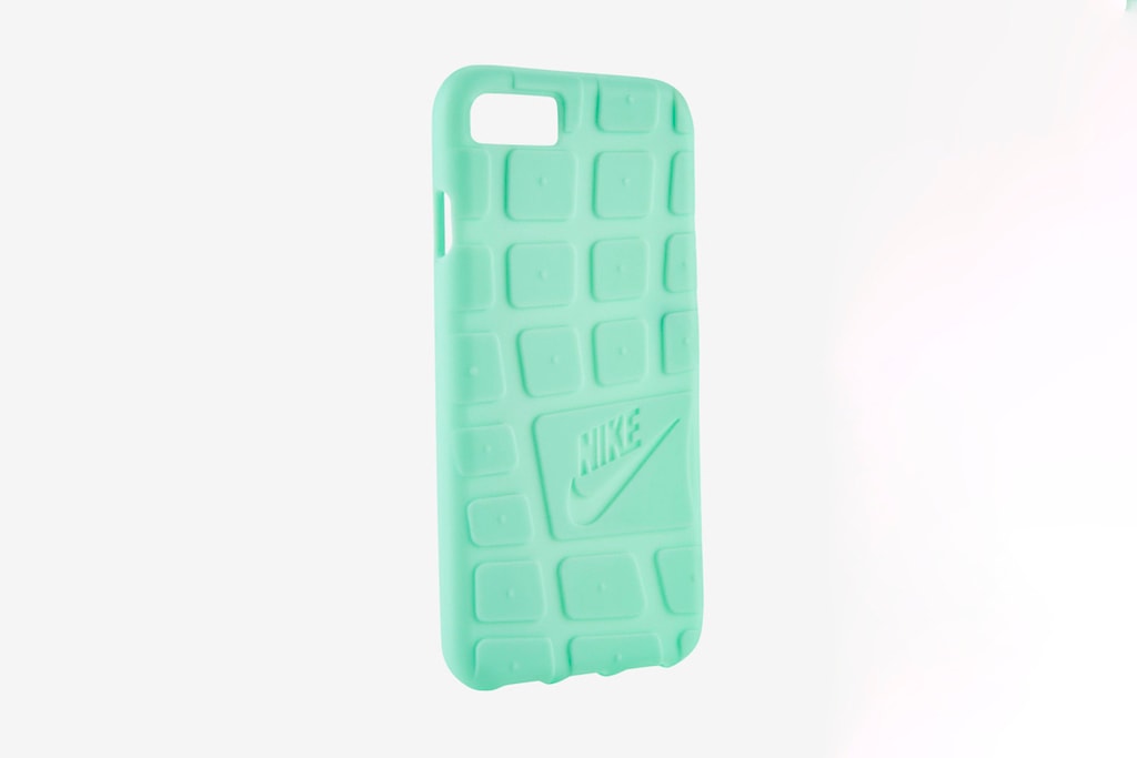 Nike 推出經典「外底」iPhone Case 系列