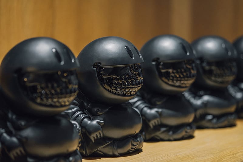 Ron English x DOE 聯名「Mad Happy Monk Grin」人偶