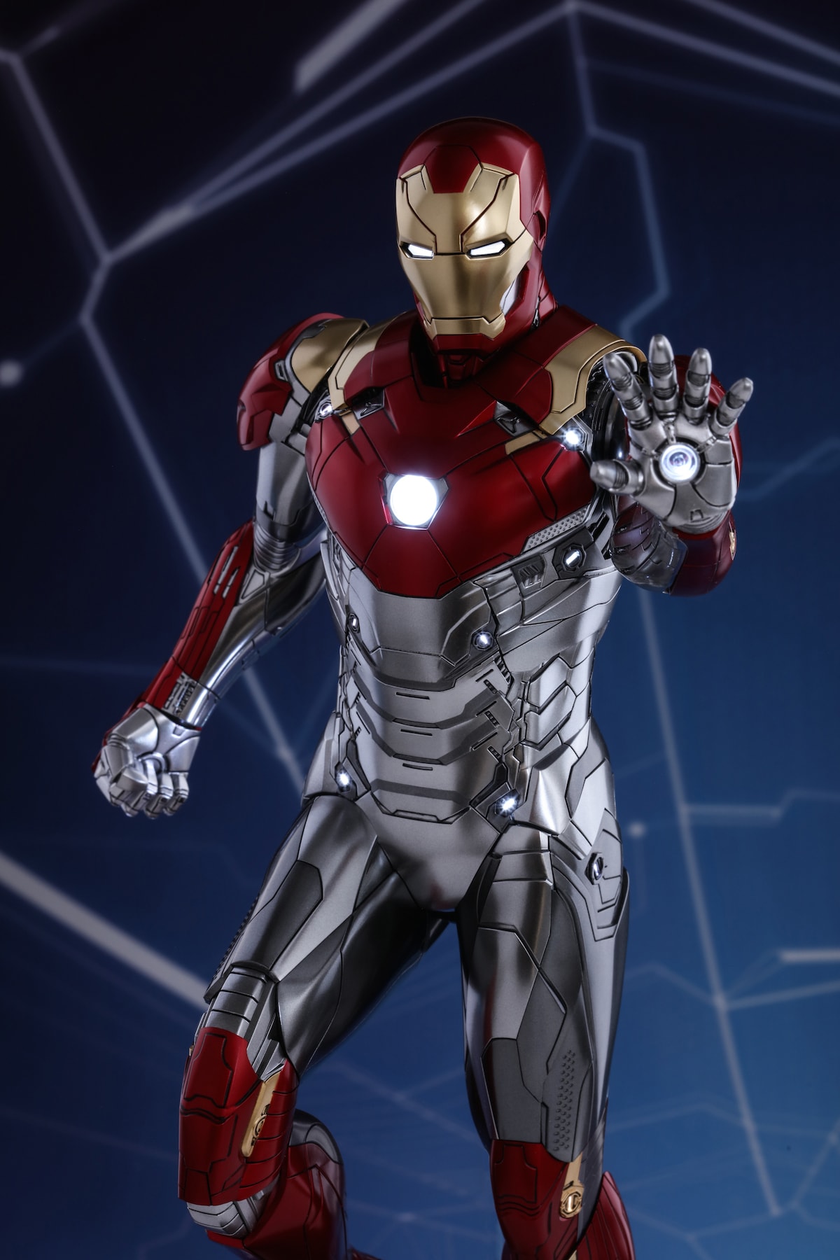 Hot Toys 製作《Spider Man：Homecoming》電影最新 Iron Man Mark XLVII 1:6 可動珍藏人偶登場